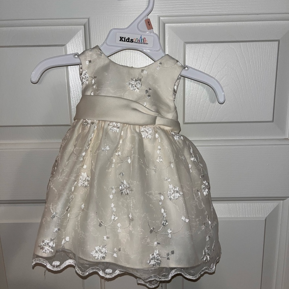 Baby girl dress size 6months
